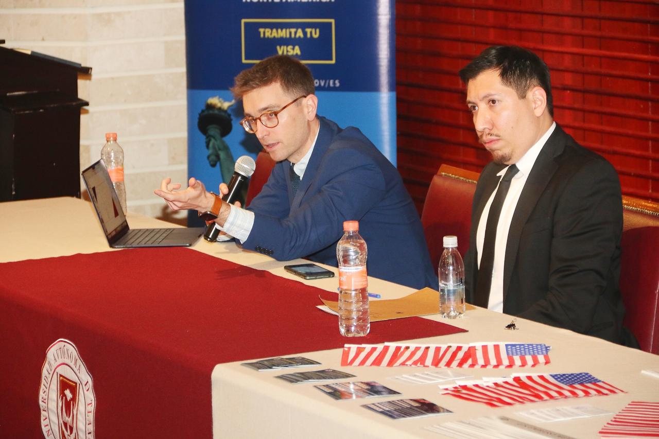 Orienta UATx a jóvenes sobre visas para estudiar en el extranjero